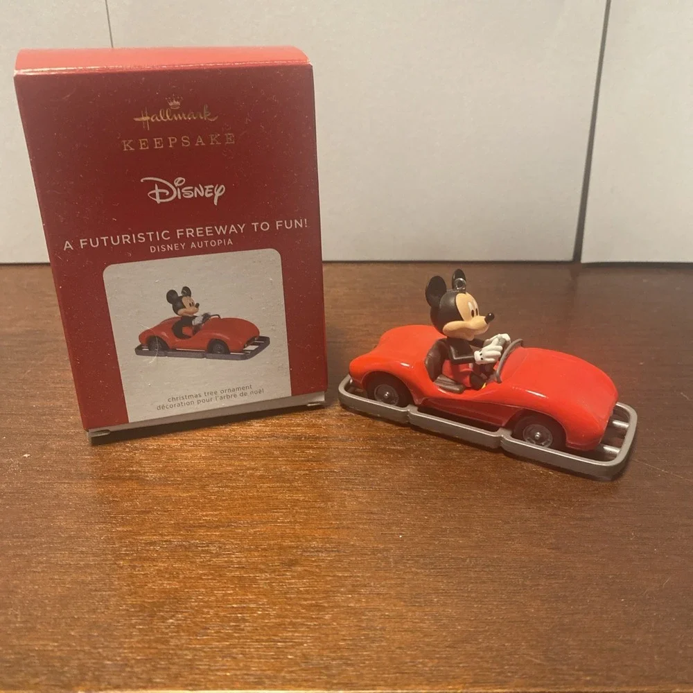 2021 Hallmark Disney Autopia Mickey A FUTURISTIC FREEWAY‎ TO FUN Car Ornament